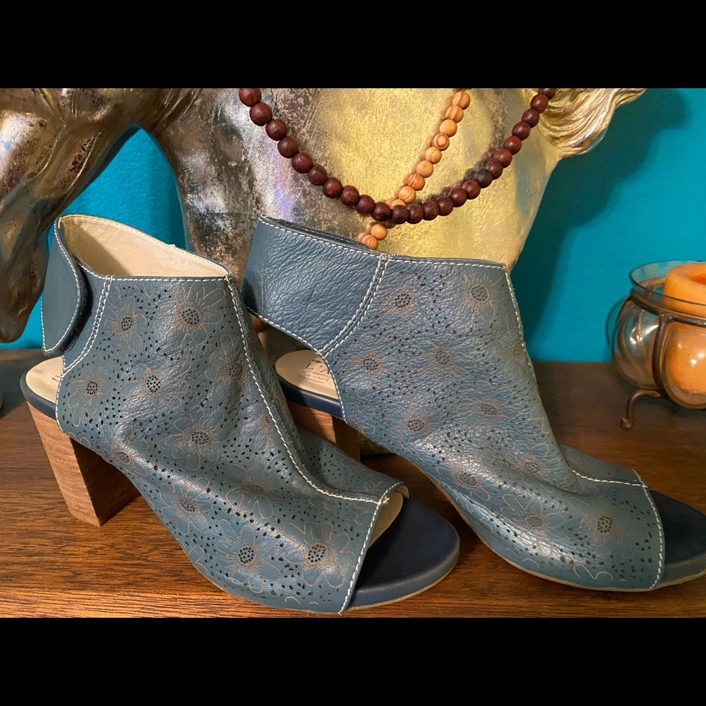 Women’s shoes